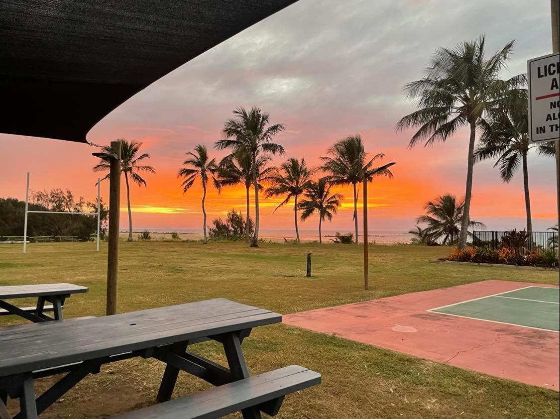 Sarina Beach Motel Grasstree Beach ภายนอก รูปภาพ