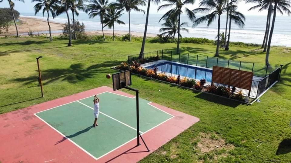 Sarina Beach Motel Grasstree Beach ภายนอก รูปภาพ