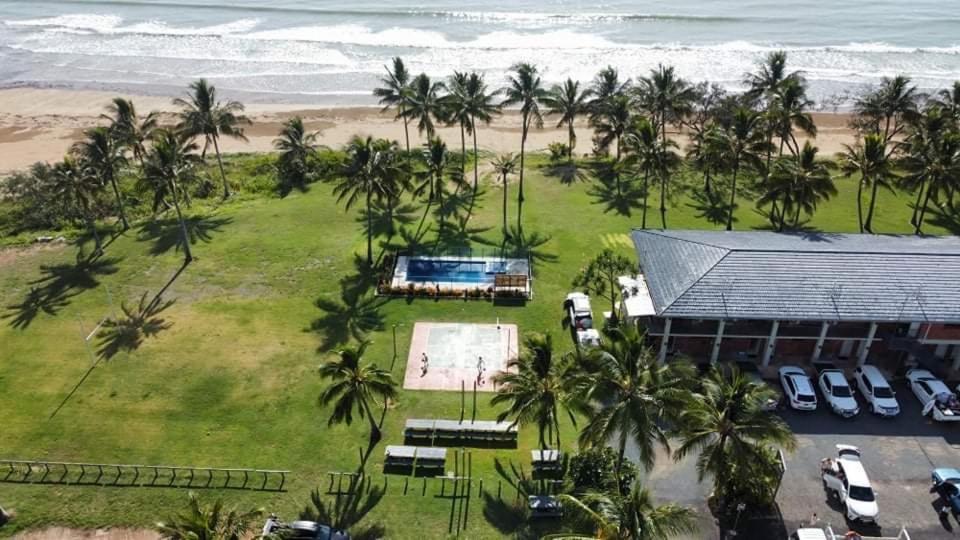 Sarina Beach Motel Grasstree Beach ภายนอก รูปภาพ