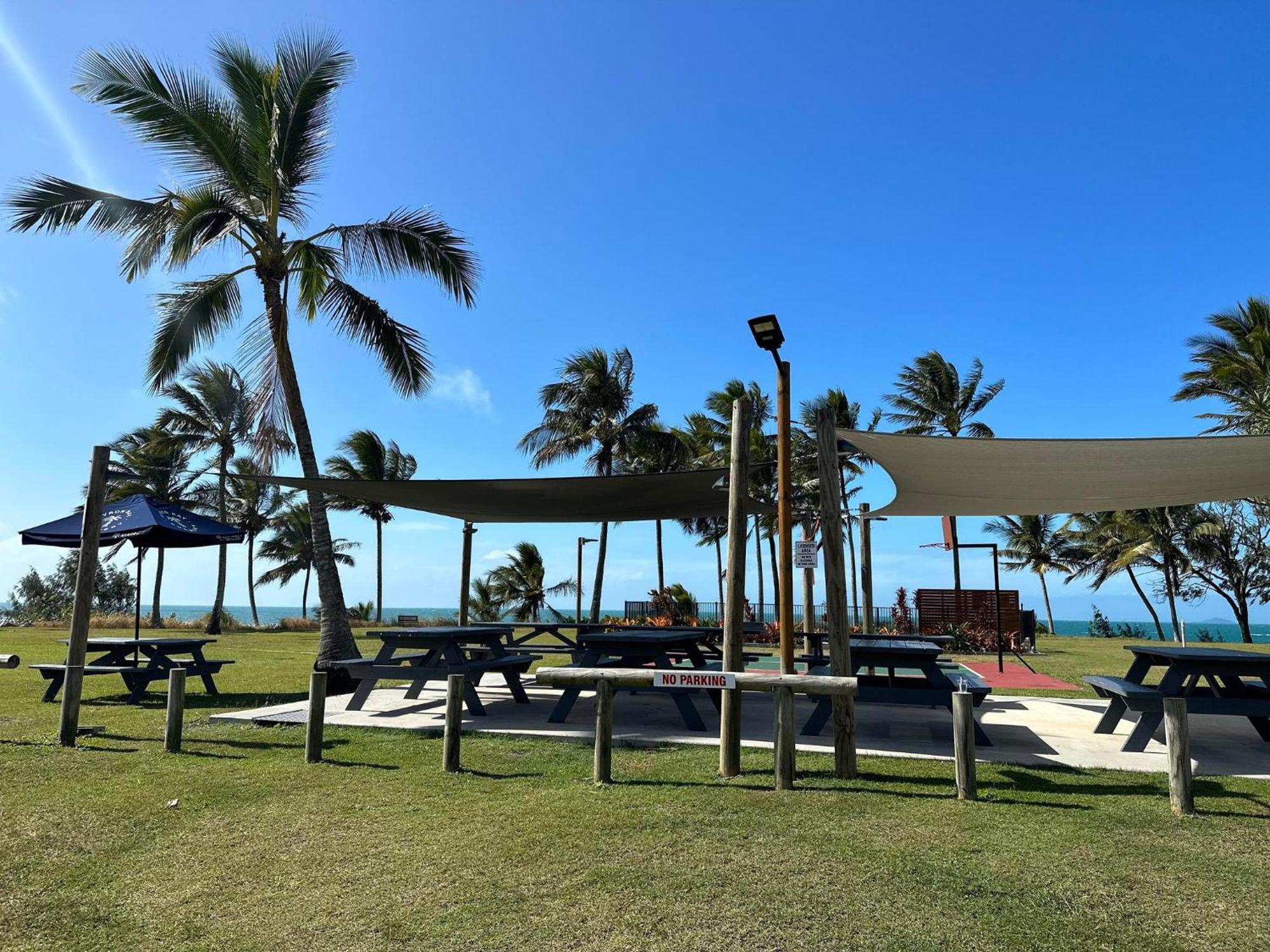 Sarina Beach Motel Grasstree Beach ภายนอก รูปภาพ