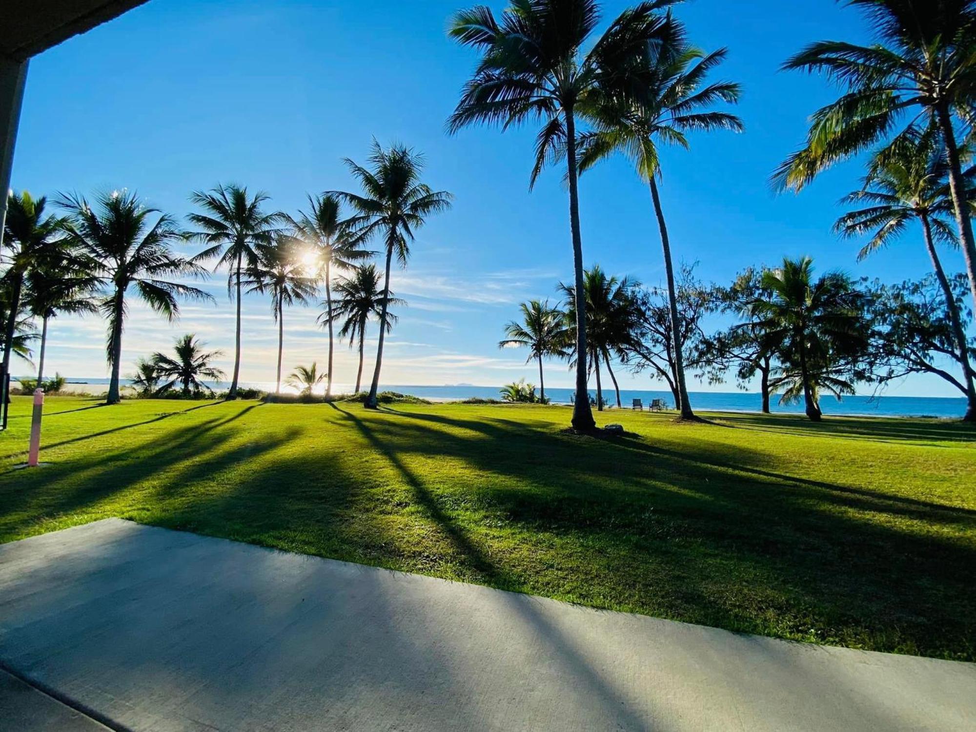 Sarina Beach Motel Grasstree Beach ภายนอก รูปภาพ
