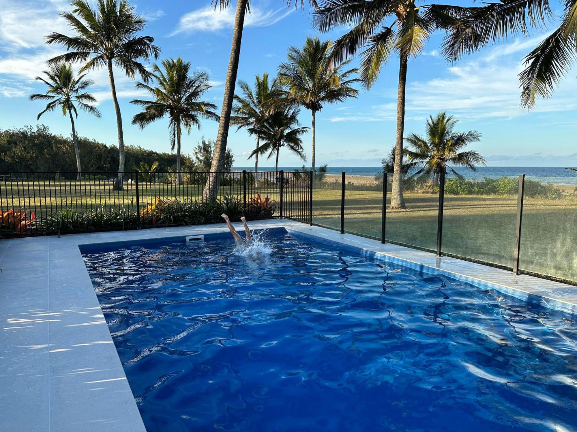 Sarina Beach Motel Grasstree Beach ภายนอก รูปภาพ